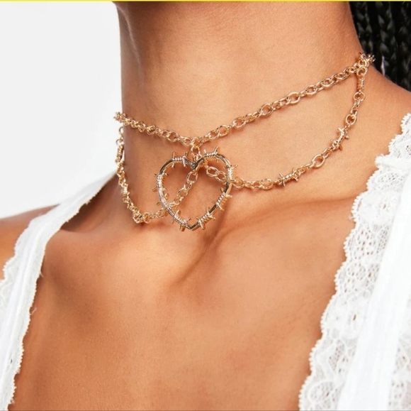 Dolls Kill barbed wire heart adjustable necklace - Picture 3 of 4